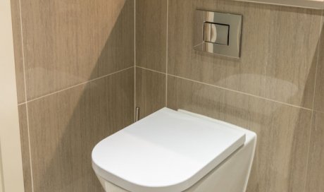 Pose et installation de WC suspendu par un plombier à Dijon